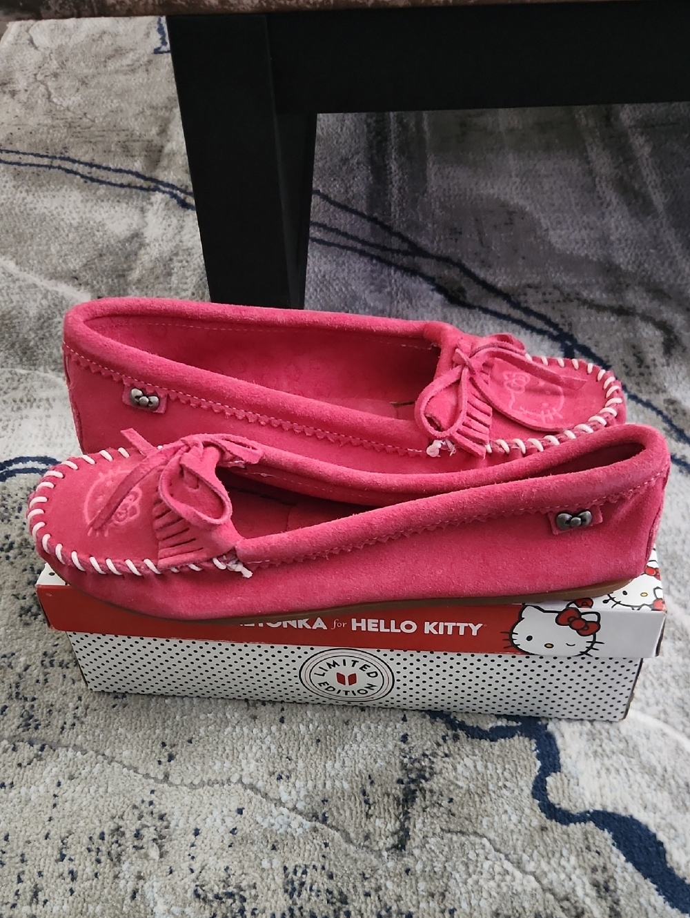 New Minnetonka Pink Suede Hello Kitty Moccasins. Lim Ed. NIB